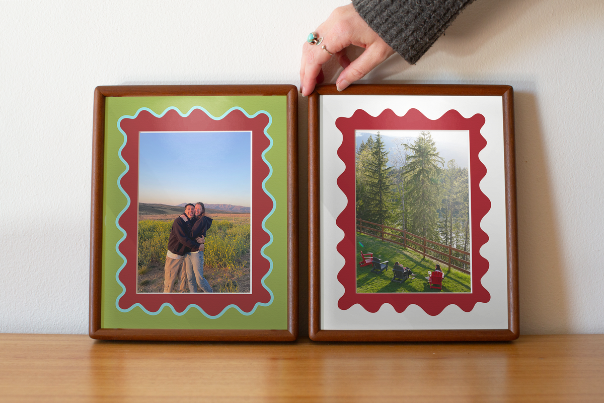 Wave Photo Mount in Maroon