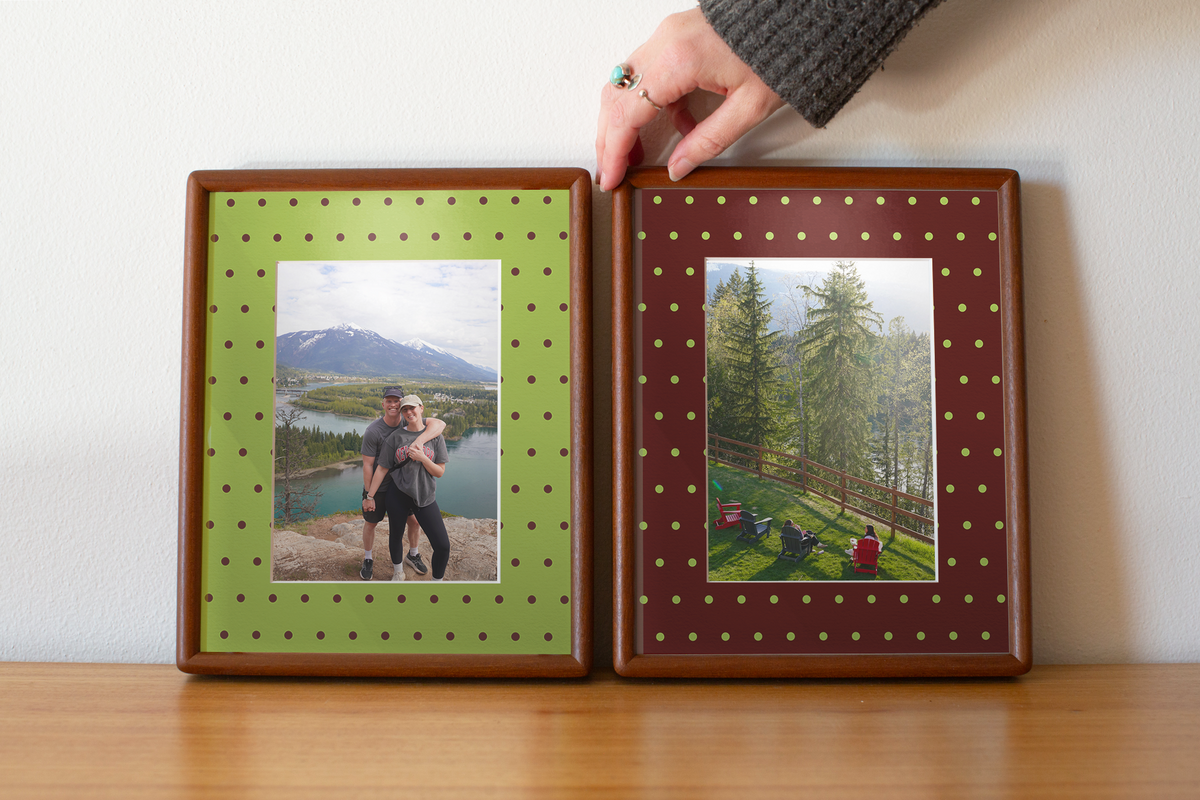 Dot Photo Mount in Green