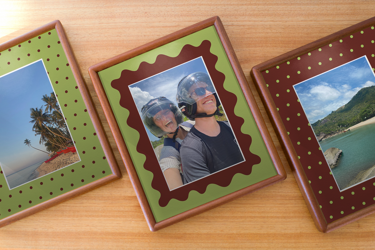 Dot Photo Mount in Green