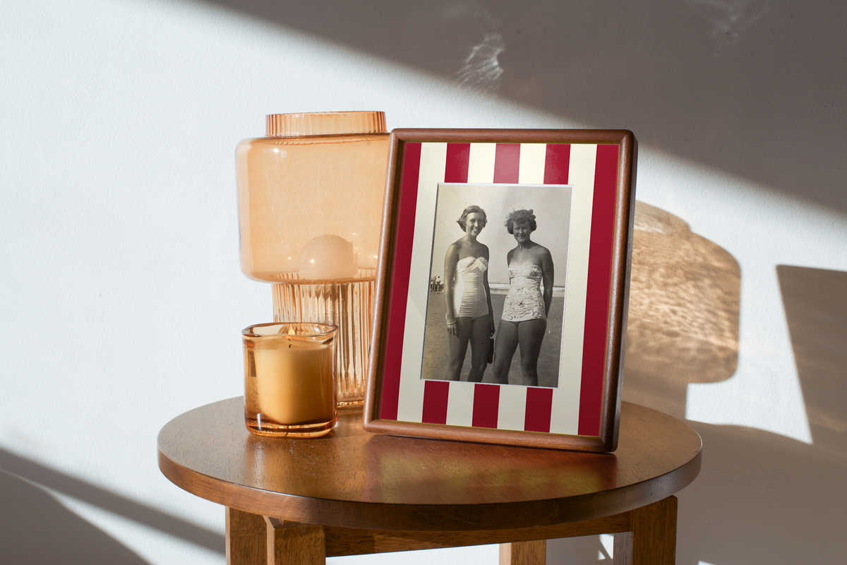 Stripe Photo Mount in Maroon
