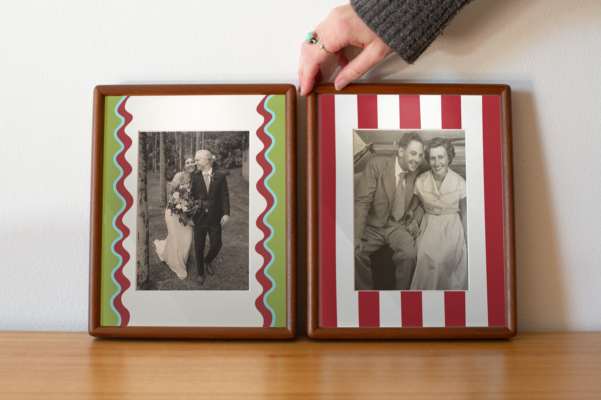 Stripe Photo Mount in Maroon