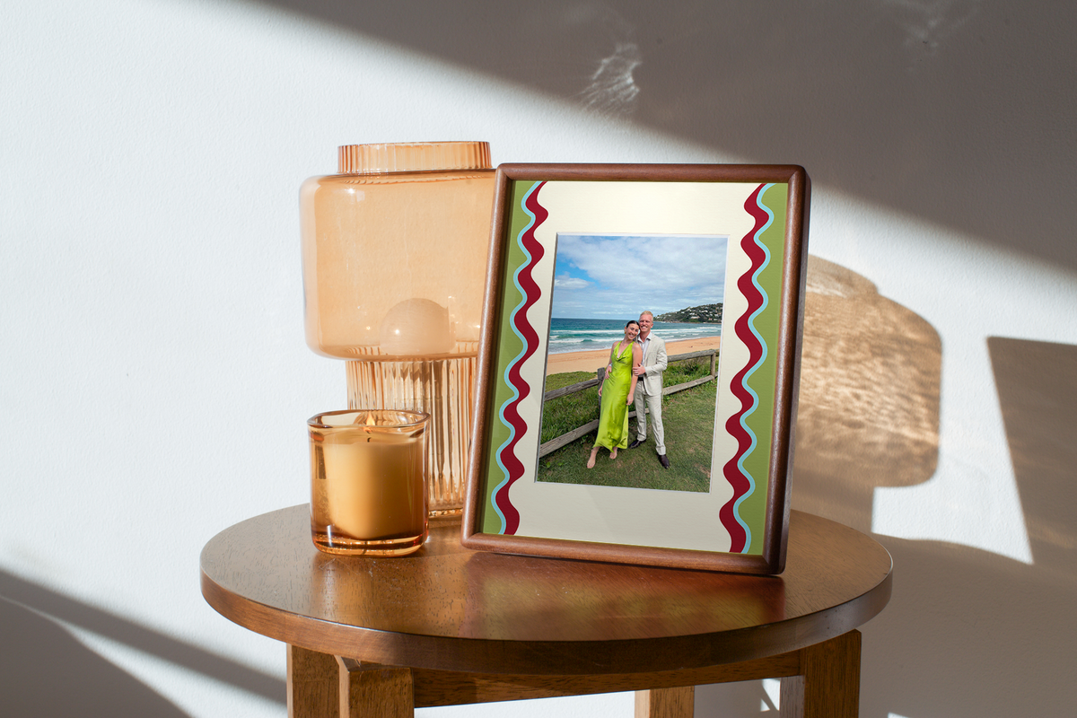 Ribbon Photo Mount in Green & Maroon