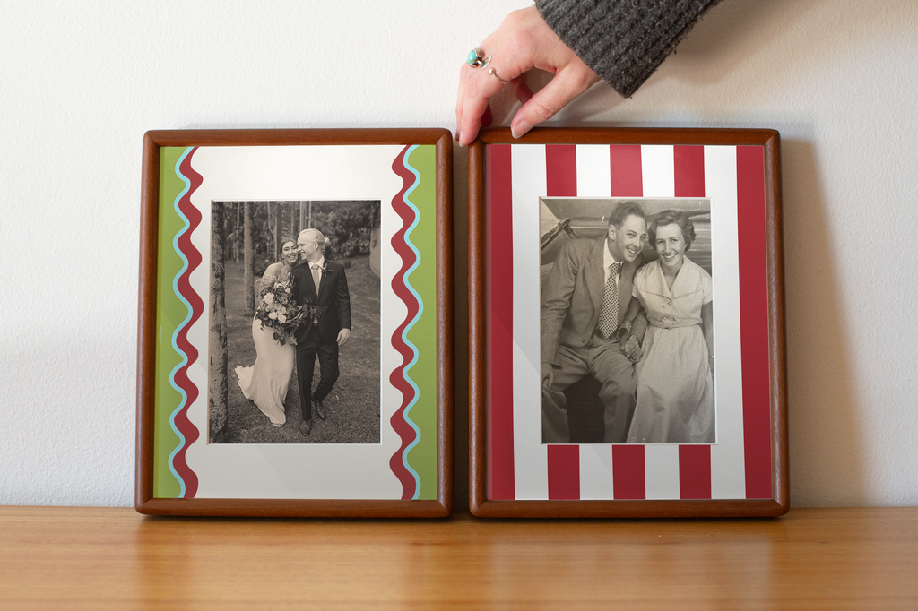 Ribbon Photo Mount in Green & Maroon